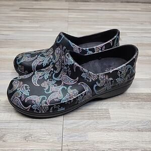 Crocs Dual Comfort Womens Size 11 Paisley Black Nurse Clogs Slip Resistant